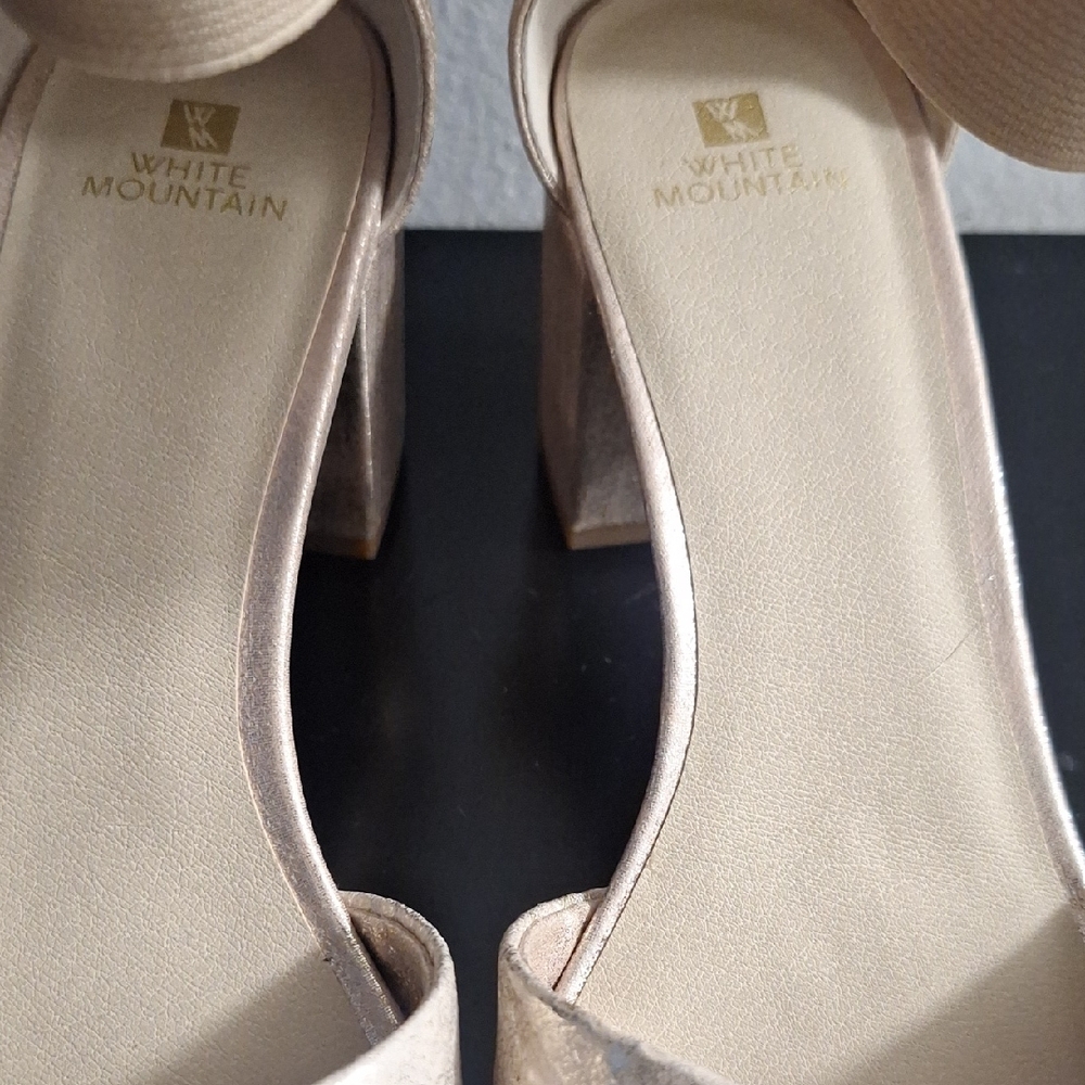 White Mountain Women's Metallic Champagne Block Heel Sandals